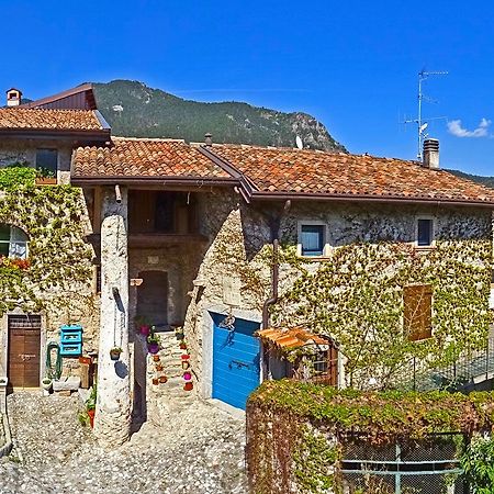 Апартаменти Rustico Colonna House By Gardadomusmea Vesio Екстер'єр фото